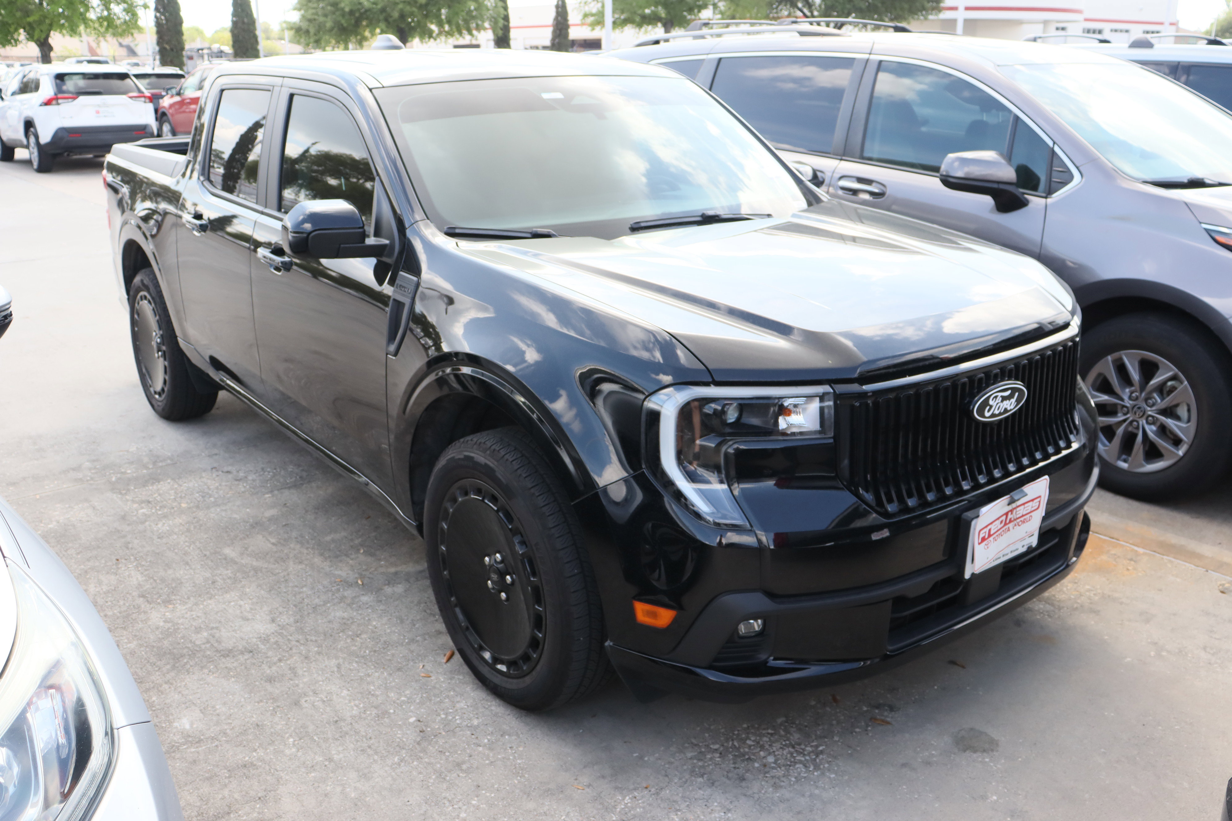 Used 2025 Ford Maverick Lobo image 2