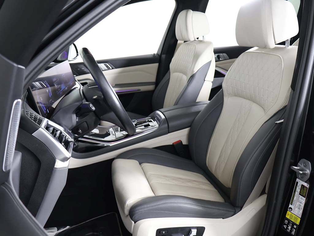 Used 2024 BMW ALPINA XB7 AWD/4WD image 36