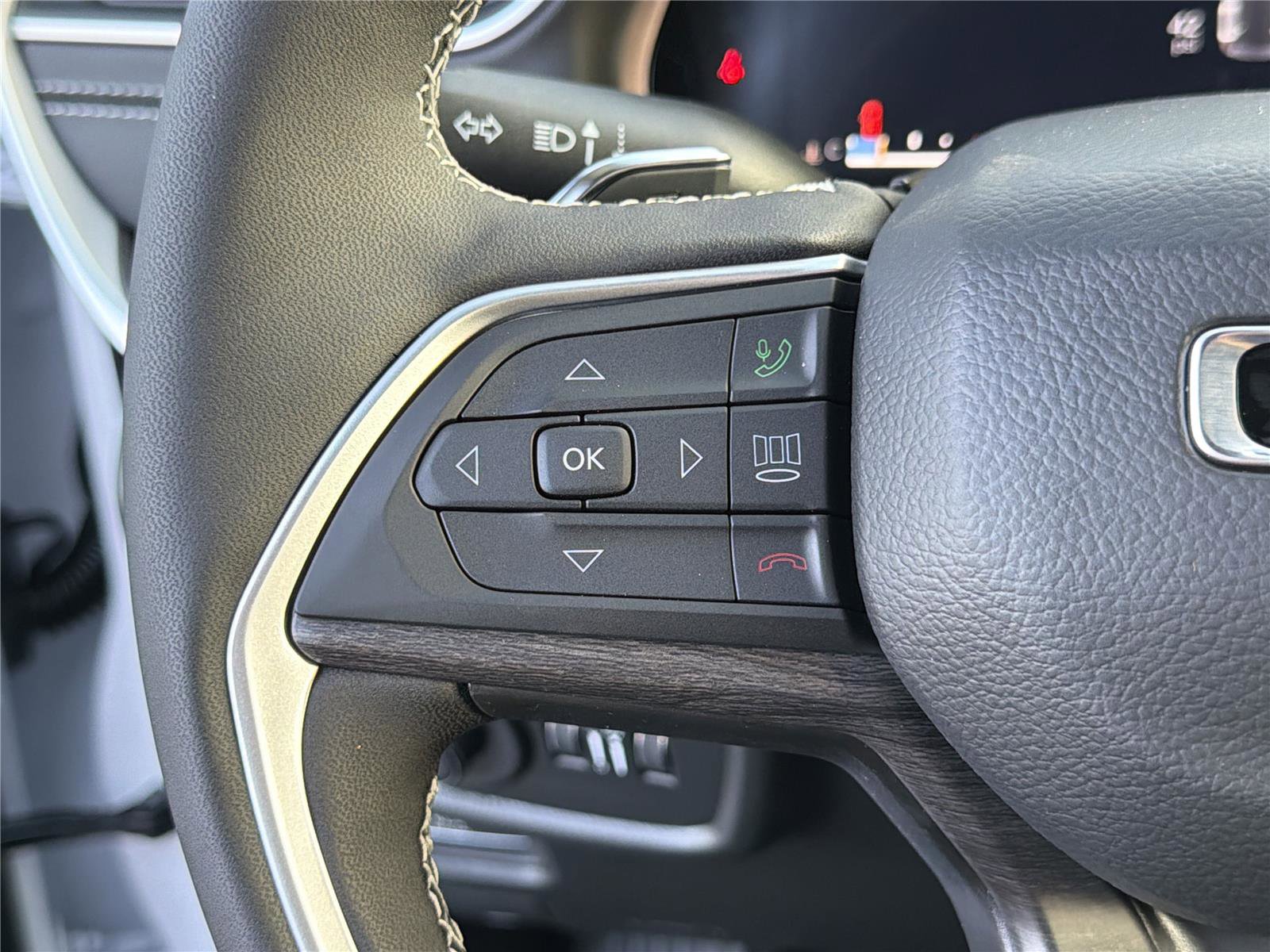 New 2025 Jeep Grand Cherokee Limited w/ Black Appearance Package image 27