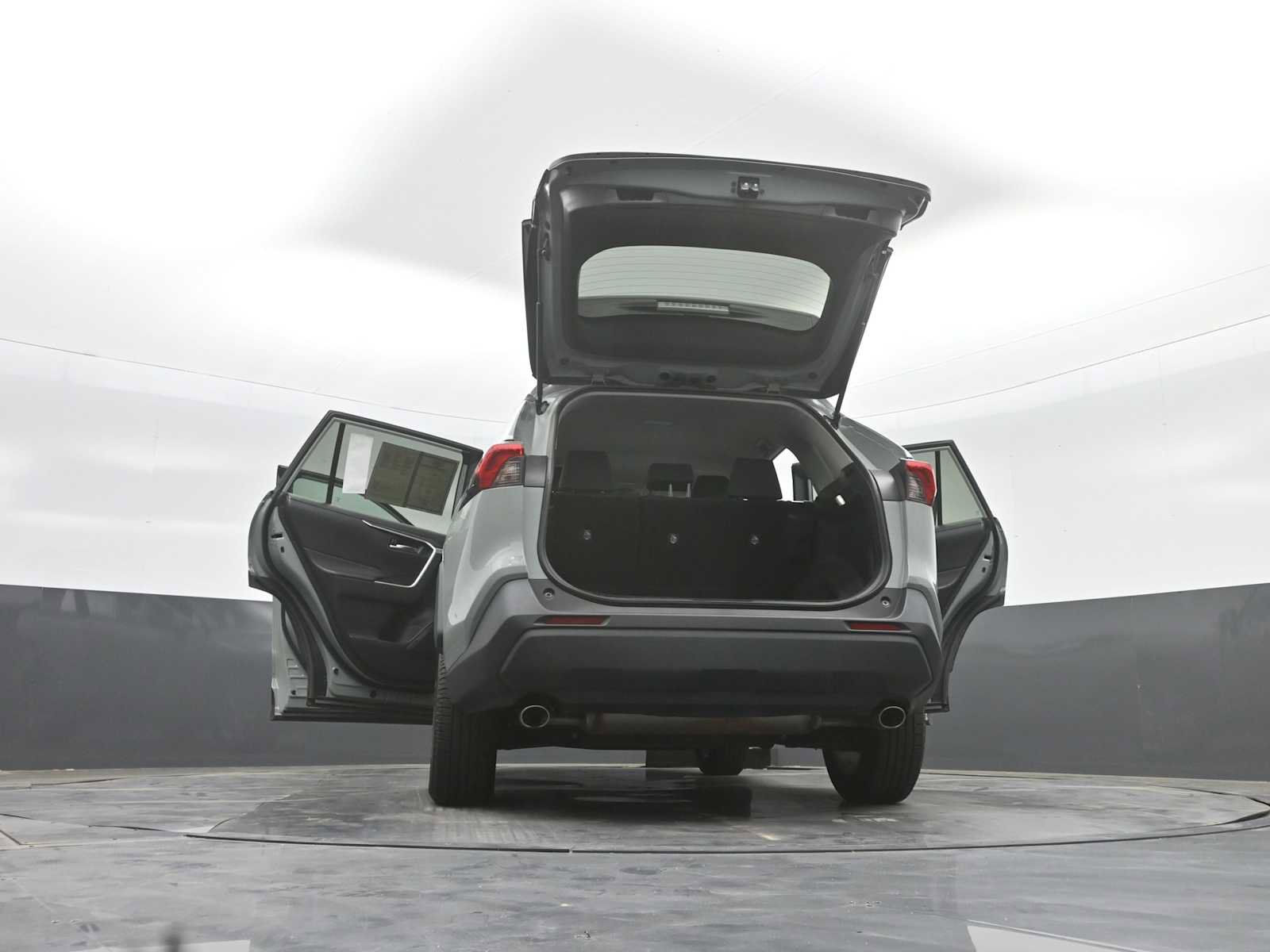 Used 2022 Toyota RAV4 XLE w/ XLE Grade Weather Package AWD/4WD image 32
