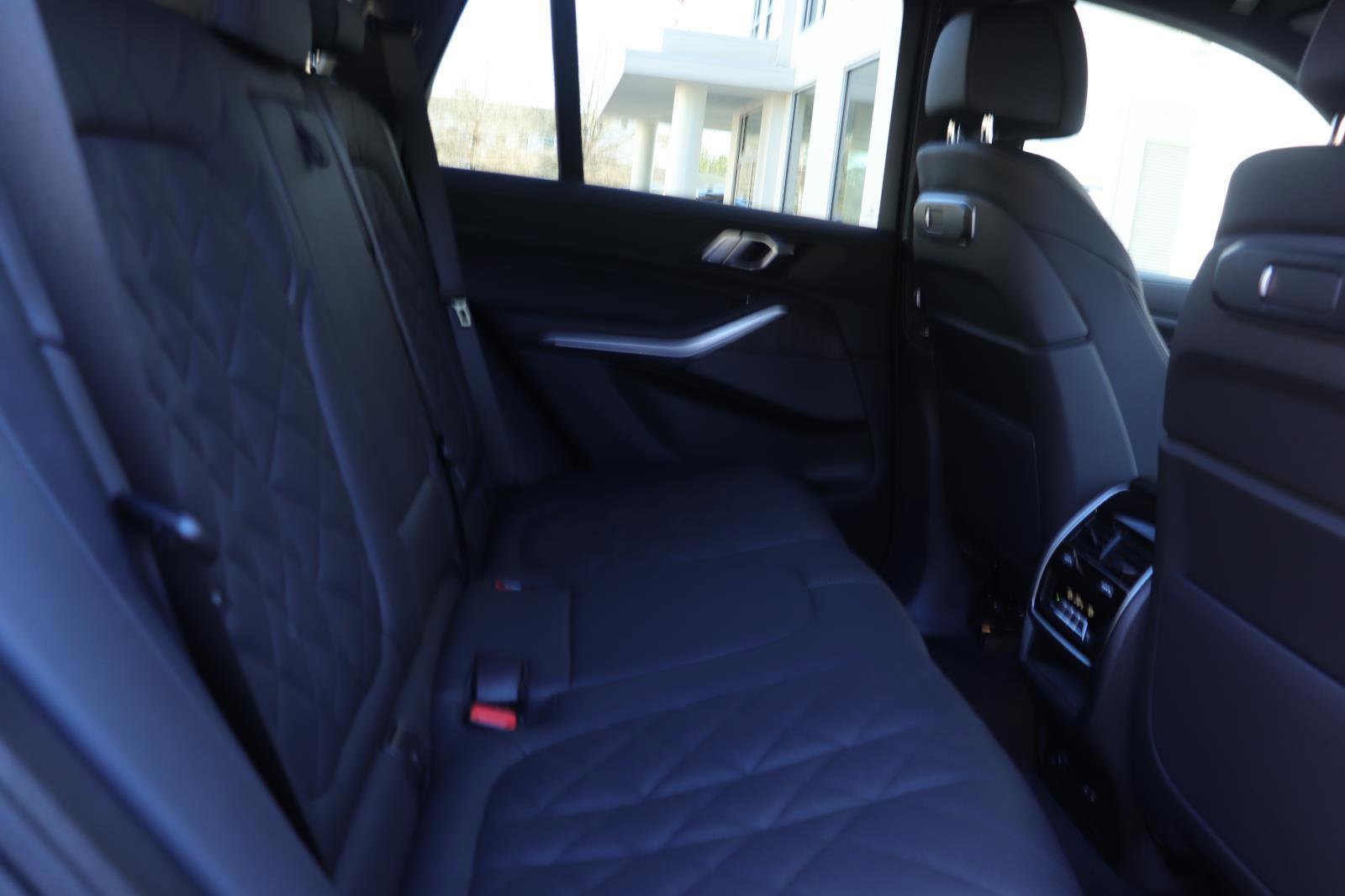 Used 2025 BMW X5 xDrive40i w/ Premium Package image 24