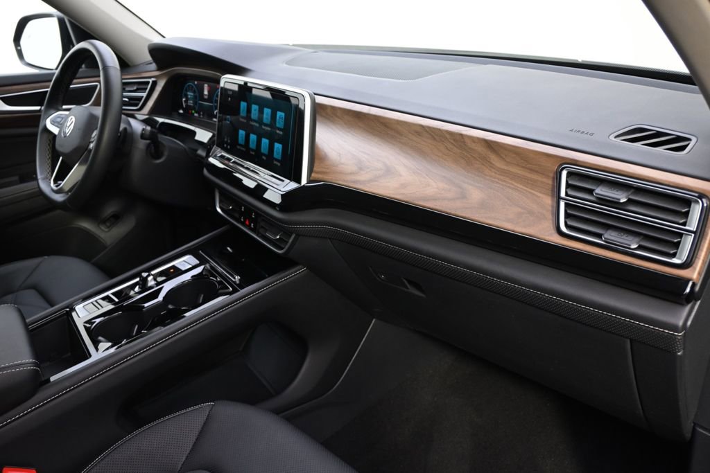 Used 2025 Volkswagen Atlas SE image 15