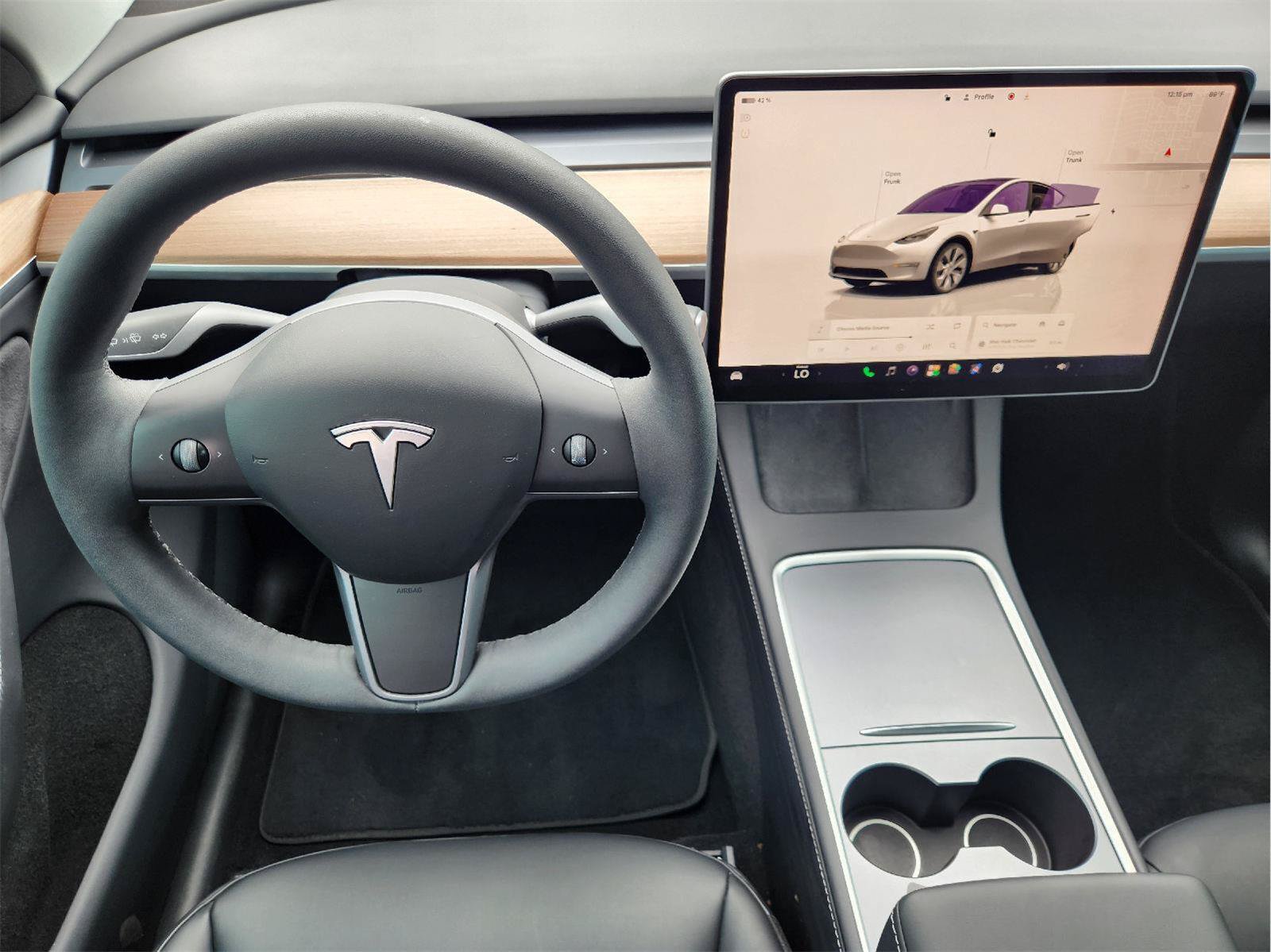 Used 2024 Tesla Model Y Long Range AWD/4WD image 26