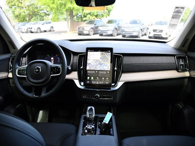 Used 2025 Volvo XC90 B6 Core w/ Protection Package Premier AWD/4WD image 16