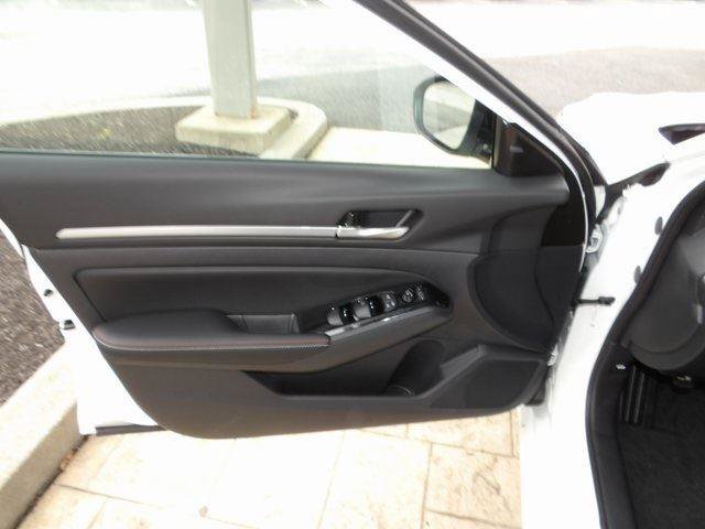 Used 2025 Nissan Altima 2.5 SR w/ SR Premium Package FWD image 19