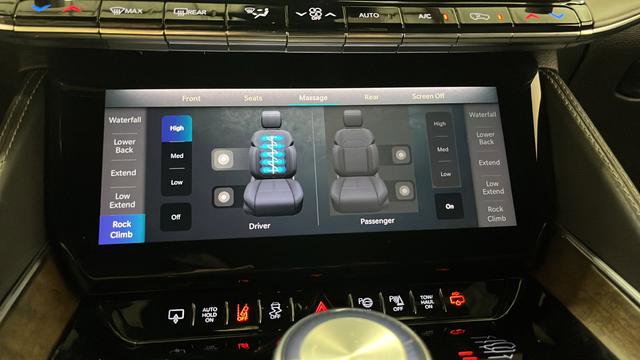 Used 2023 Jeep Grand Wagoneer 4WD w/ Flexible Seating Group image 31