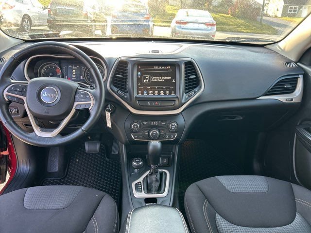 Used 2017 Jeep Cherokee Latitude w/ Safety/Convenience Group image 28