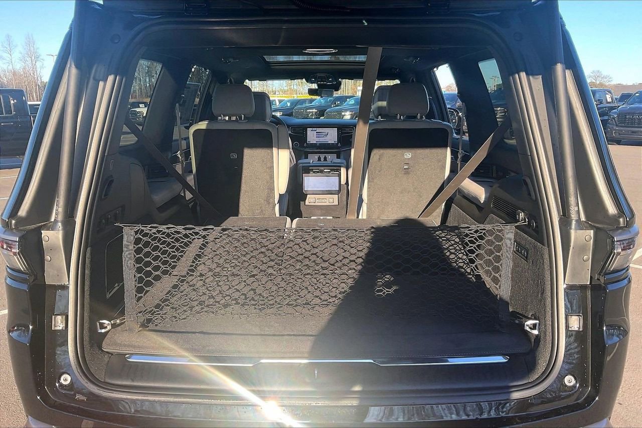 New 2026 Jeep Grand Wagoneer Summit w/ Premium Group III image 28