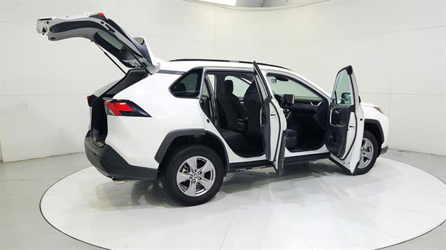 Used 2025 Toyota RAV4 XLE FWD image 32