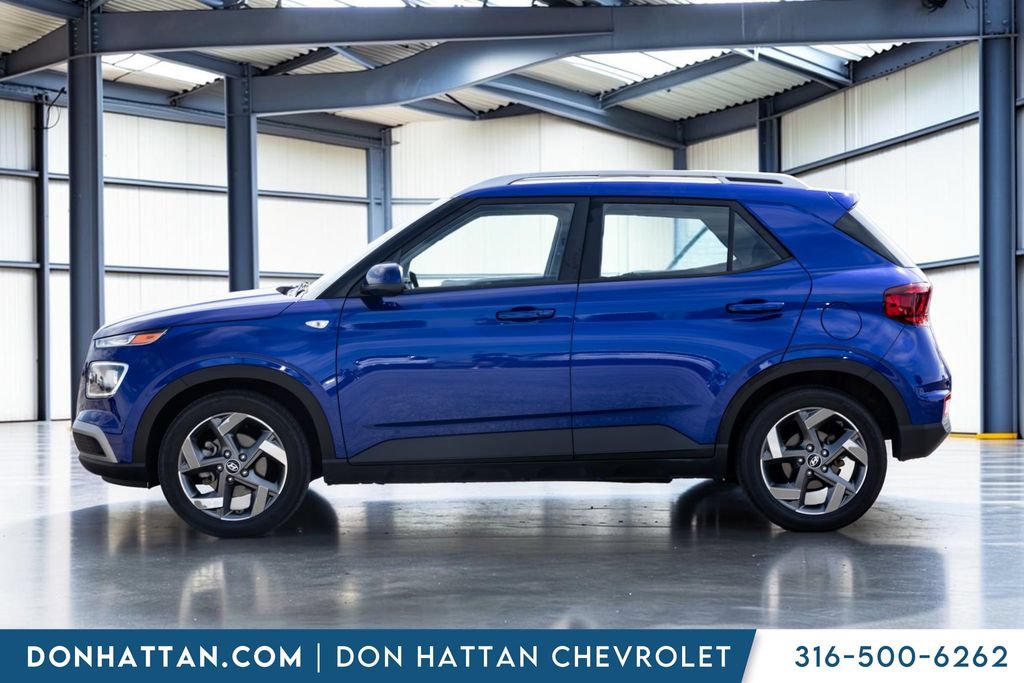 Used 2025 Hyundai Venue SEL FWD image 3