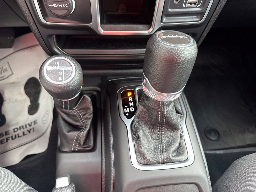 Certified 2024 Jeep Gladiator Sport AWD/4WD image 15