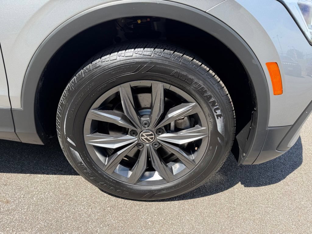 Certified 2023 Volkswagen Tiguan SE FWD image 31