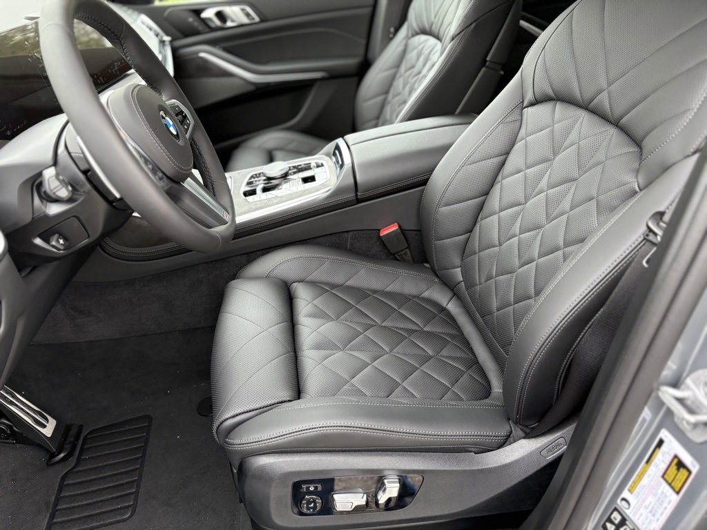 Used 2026 BMW X7 xDrive40i w/ M Sport Package image 13