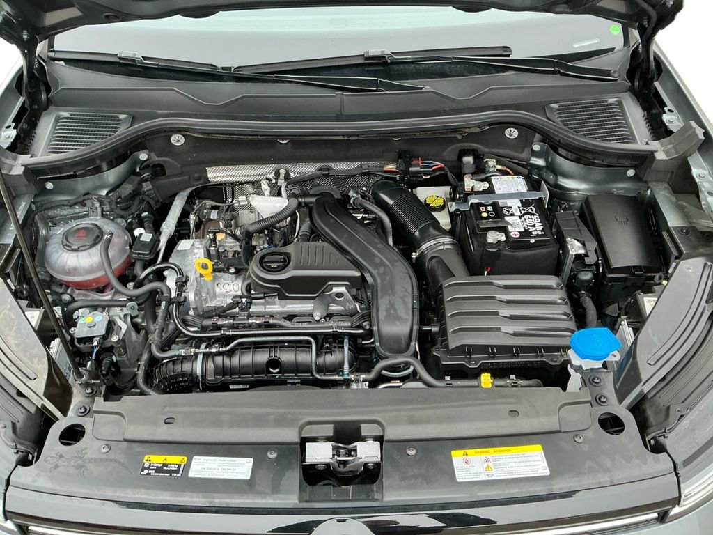 Used 2025 Volkswagen Taos SE image 24