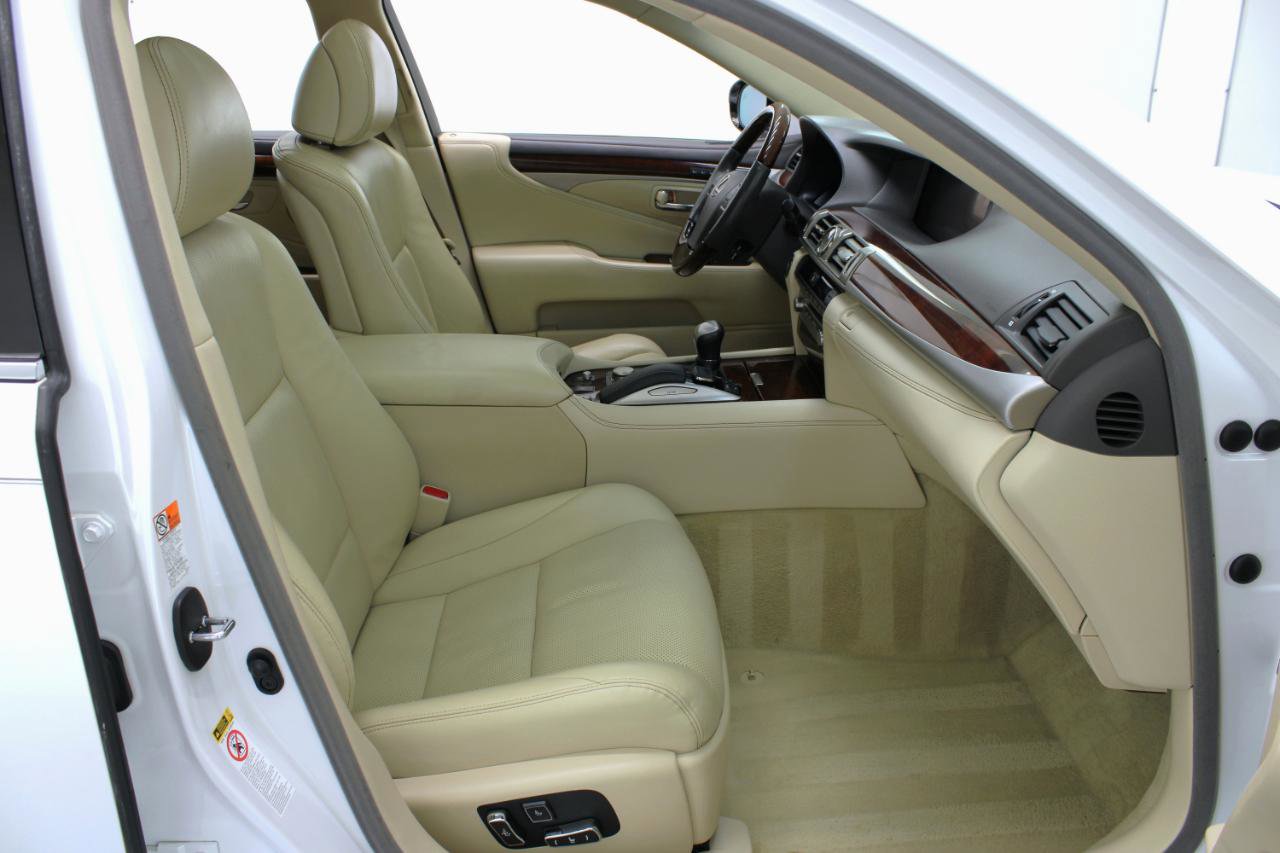 Used 2016 Lexus LS 460 w/ Comfort Package image 48