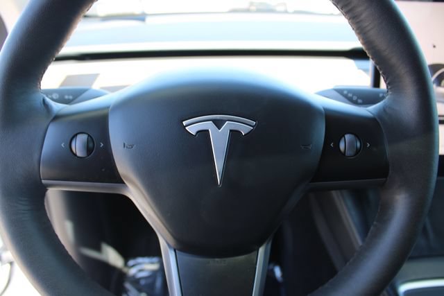 Used 2022 Tesla Model Y Long Range AWD/4WD image 16