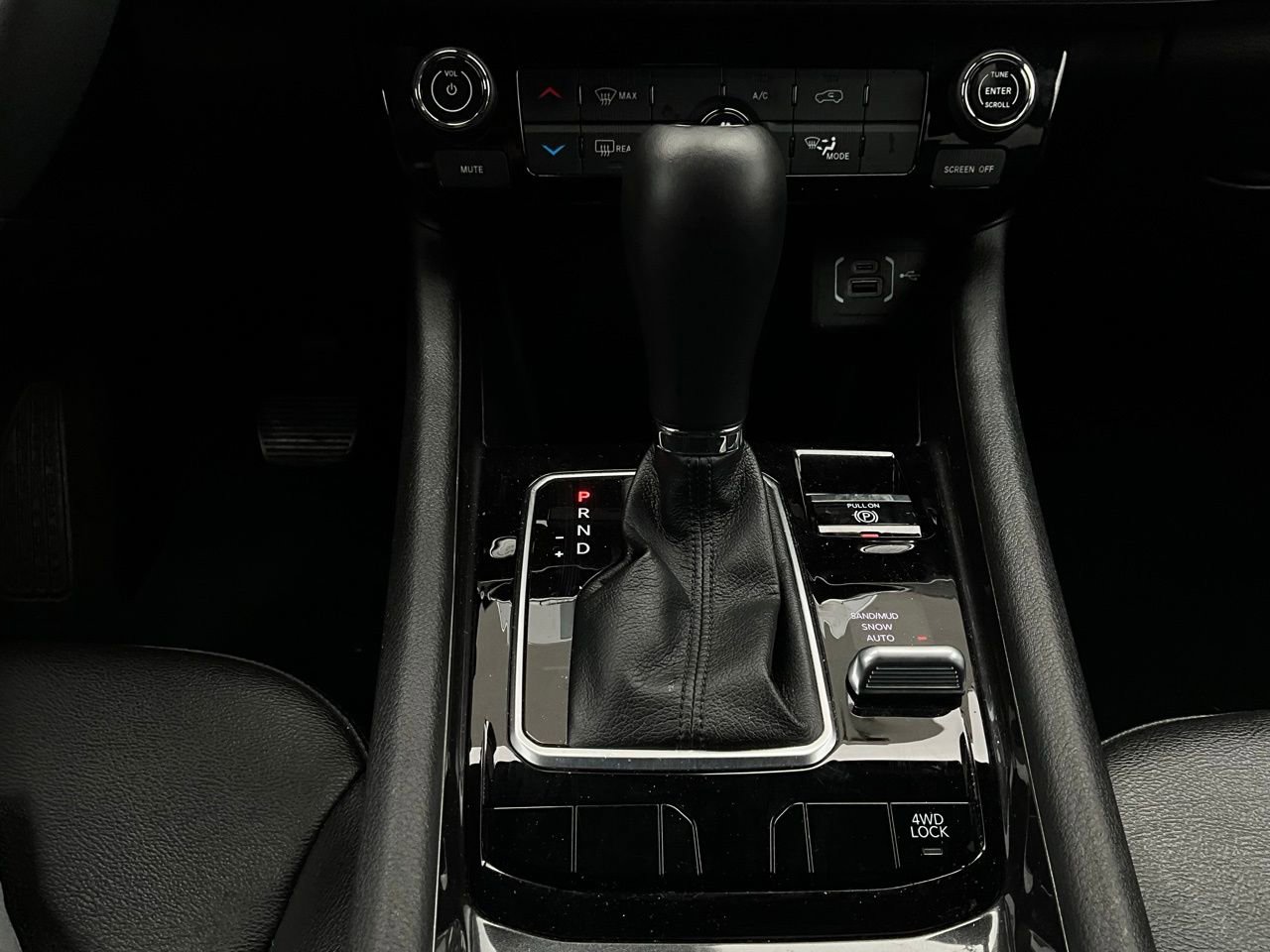 Used 2025 Jeep Compass Latitude image 24