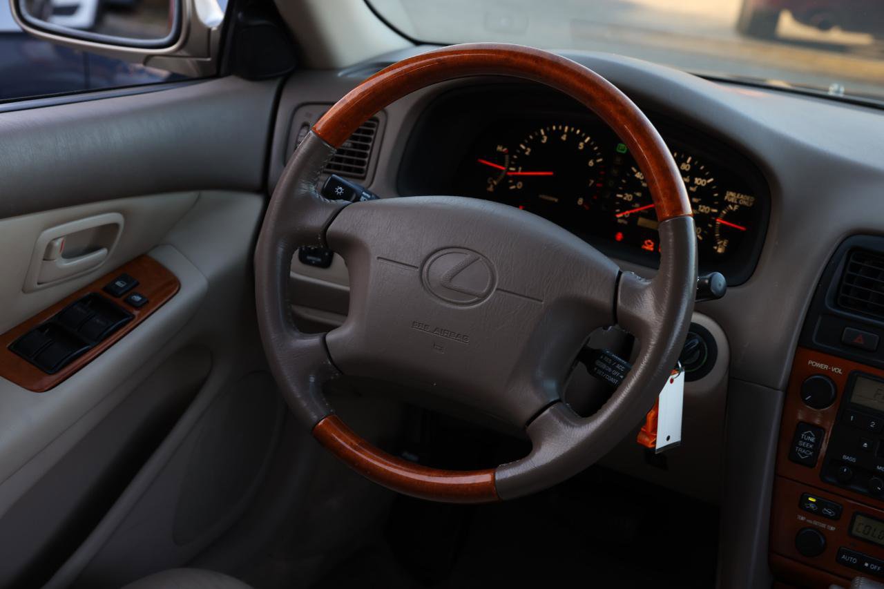 Used 2000 Lexus ES 330 image 25