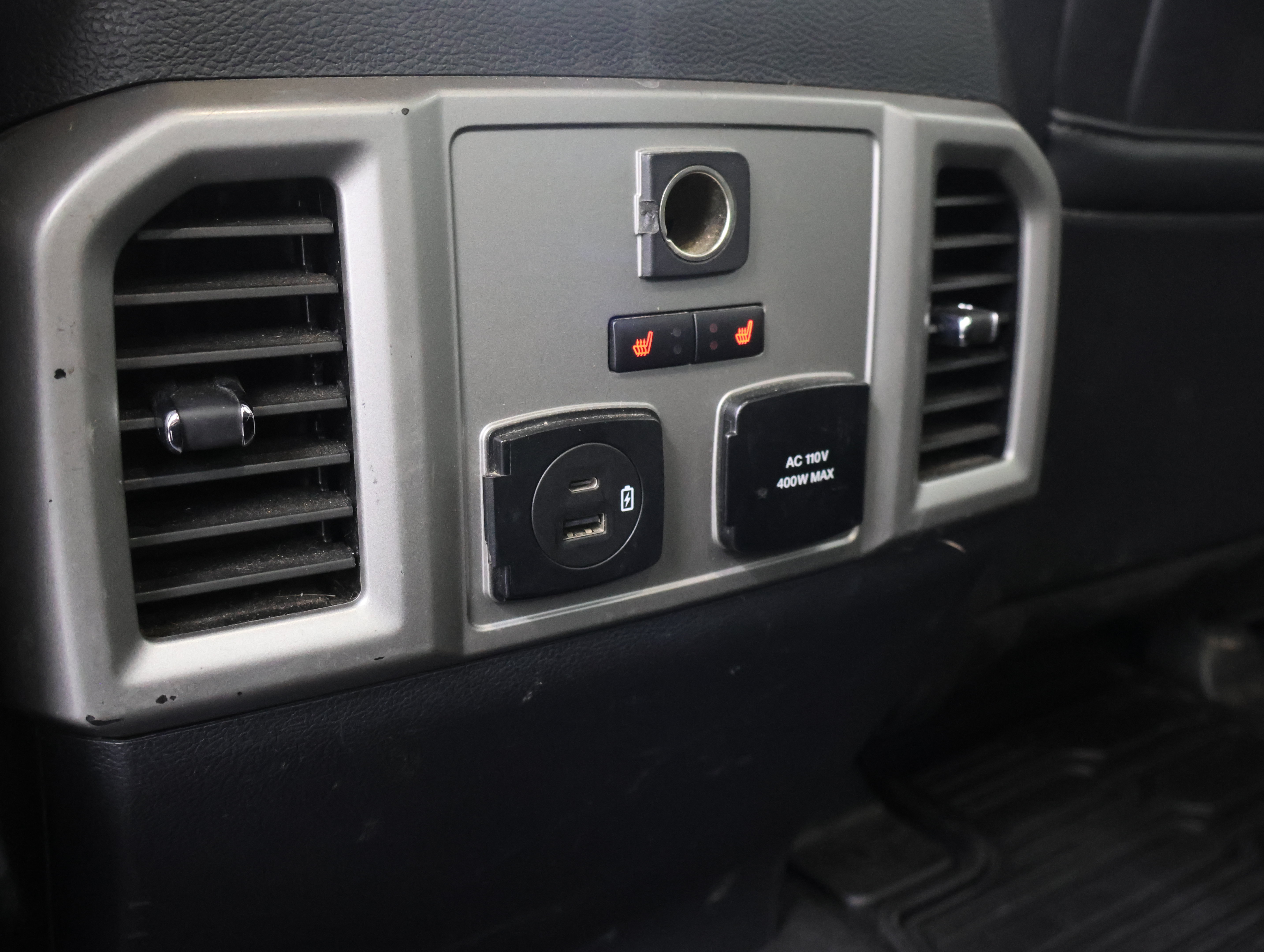 Used 2022 Ford F350 Lariat w/ Black Appearance Package AWD/4WD image 33