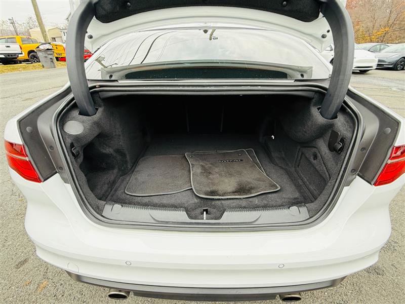 Used 2020 Jaguar XE S image 10