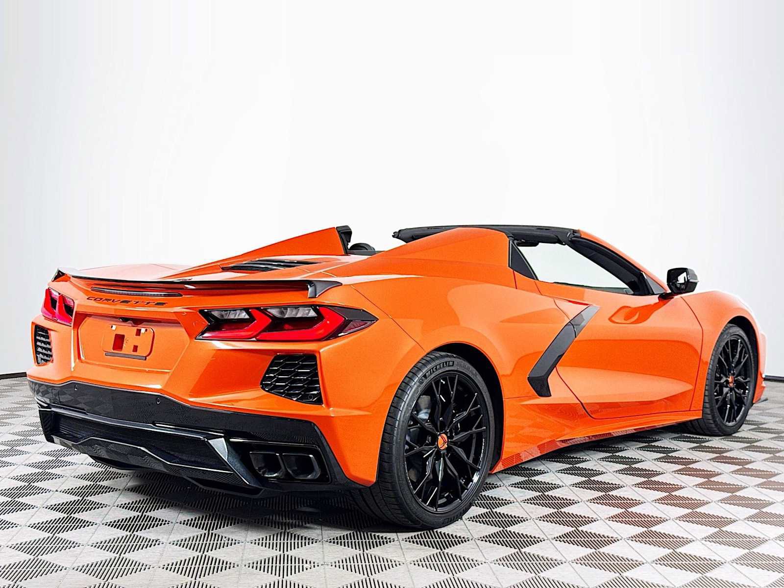 Used 2025 Chevrolet Corvette Stingray Convertible w/ 1LT RWD image 5