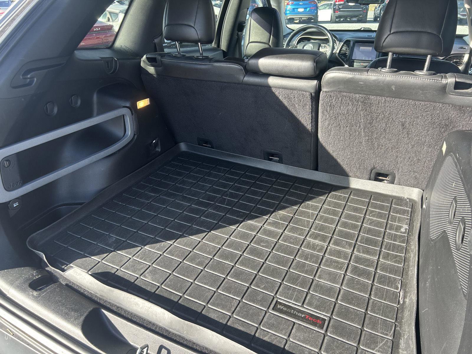 Used 2015 Jeep Cherokee Limited w/ Luxury Group image 8