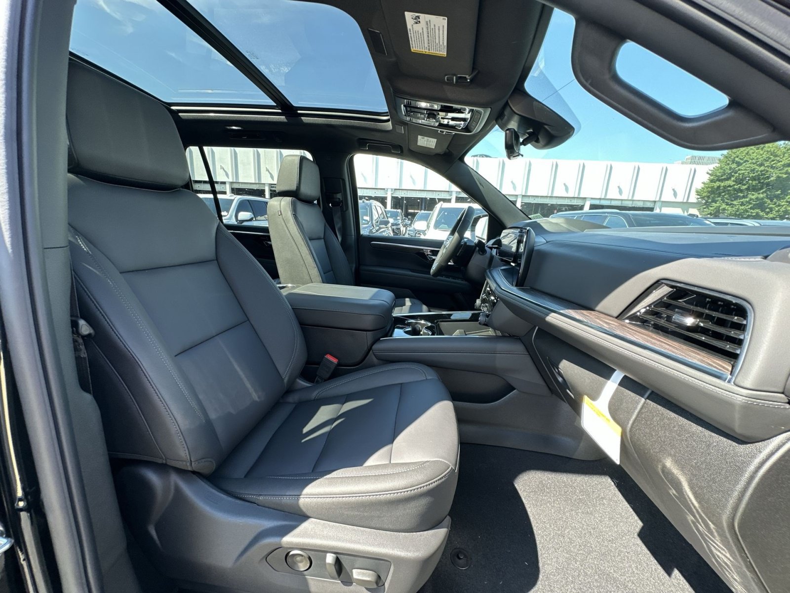 New 2026 Chevrolet Suburban LT w/ Advanced Technology Package AWD/4WD image 28