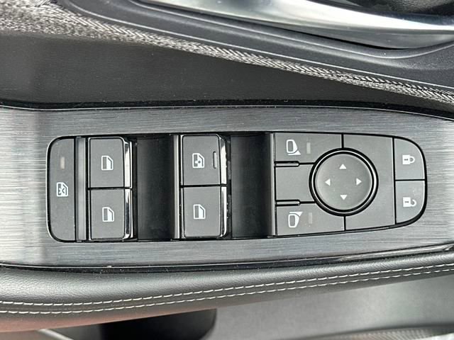 Used 2022 Nissan Rogue SV image 12