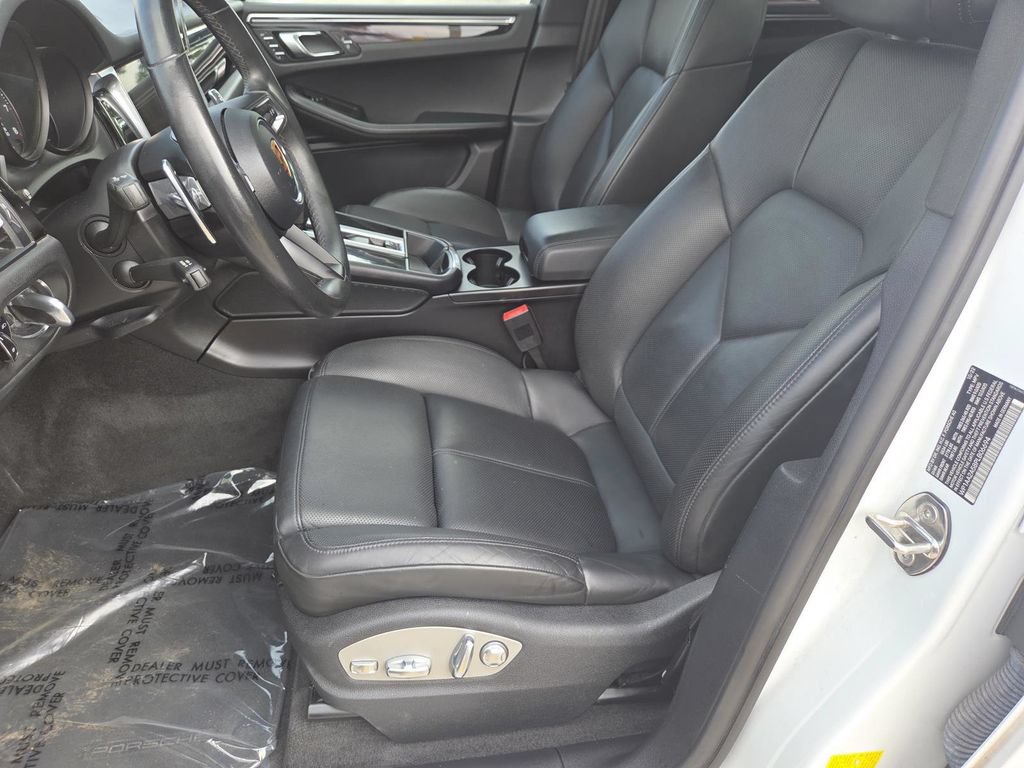 Used 2023 Porsche Macan Turbo AWD/4WD image 22