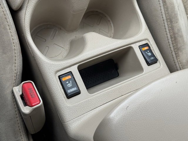 Used 2015 Nissan Rogue SV w/ SV Premium Package image 32