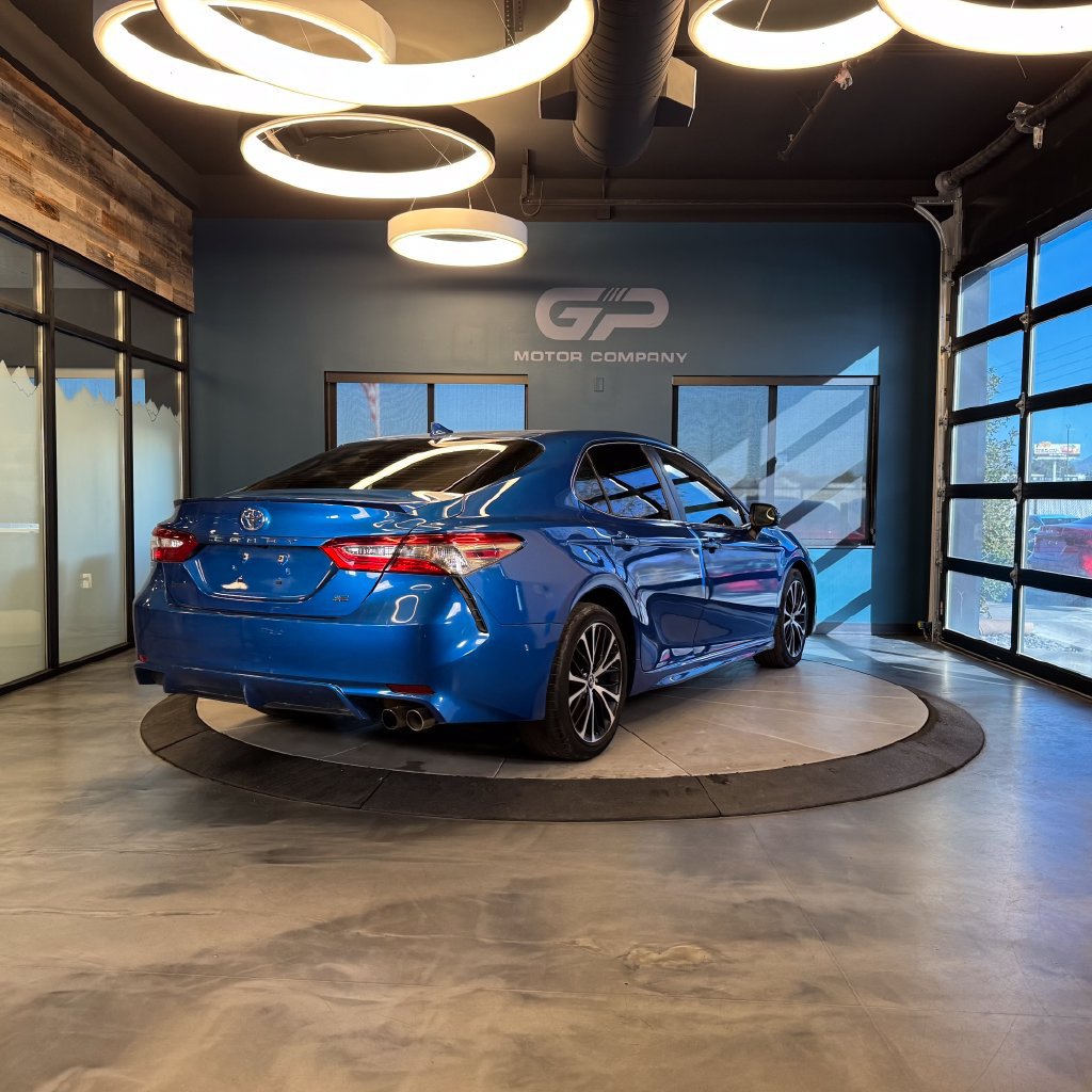 Used 2019 Toyota Camry SE FWD image 3