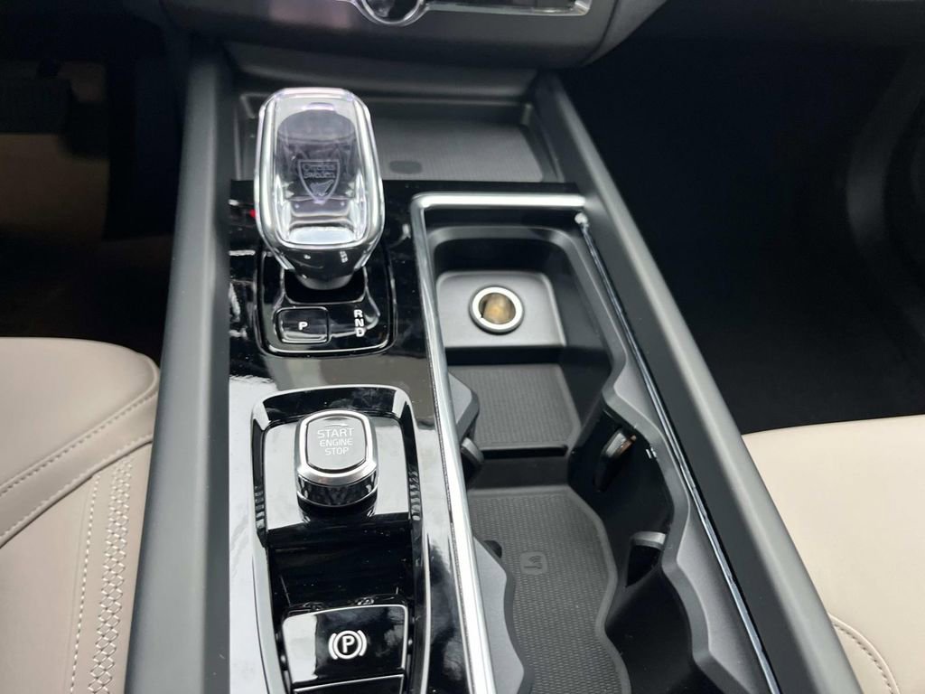 New 2026 Volvo XC60 B5 Plus w/ Protection Package Premier image 31
