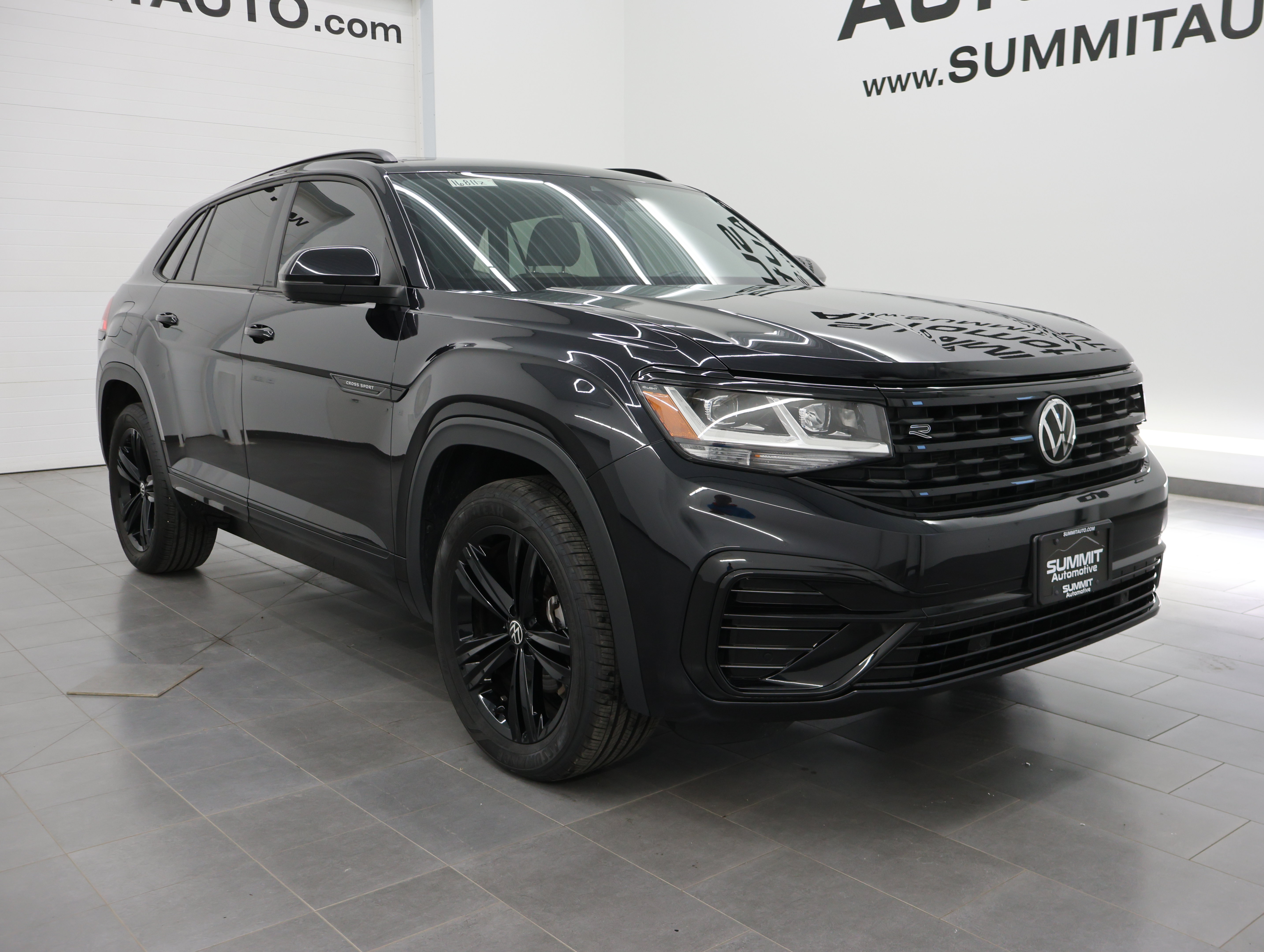 Used 2023 Volkswagen Atlas Cross Sport SEL R-Line AWD/4WD image 2