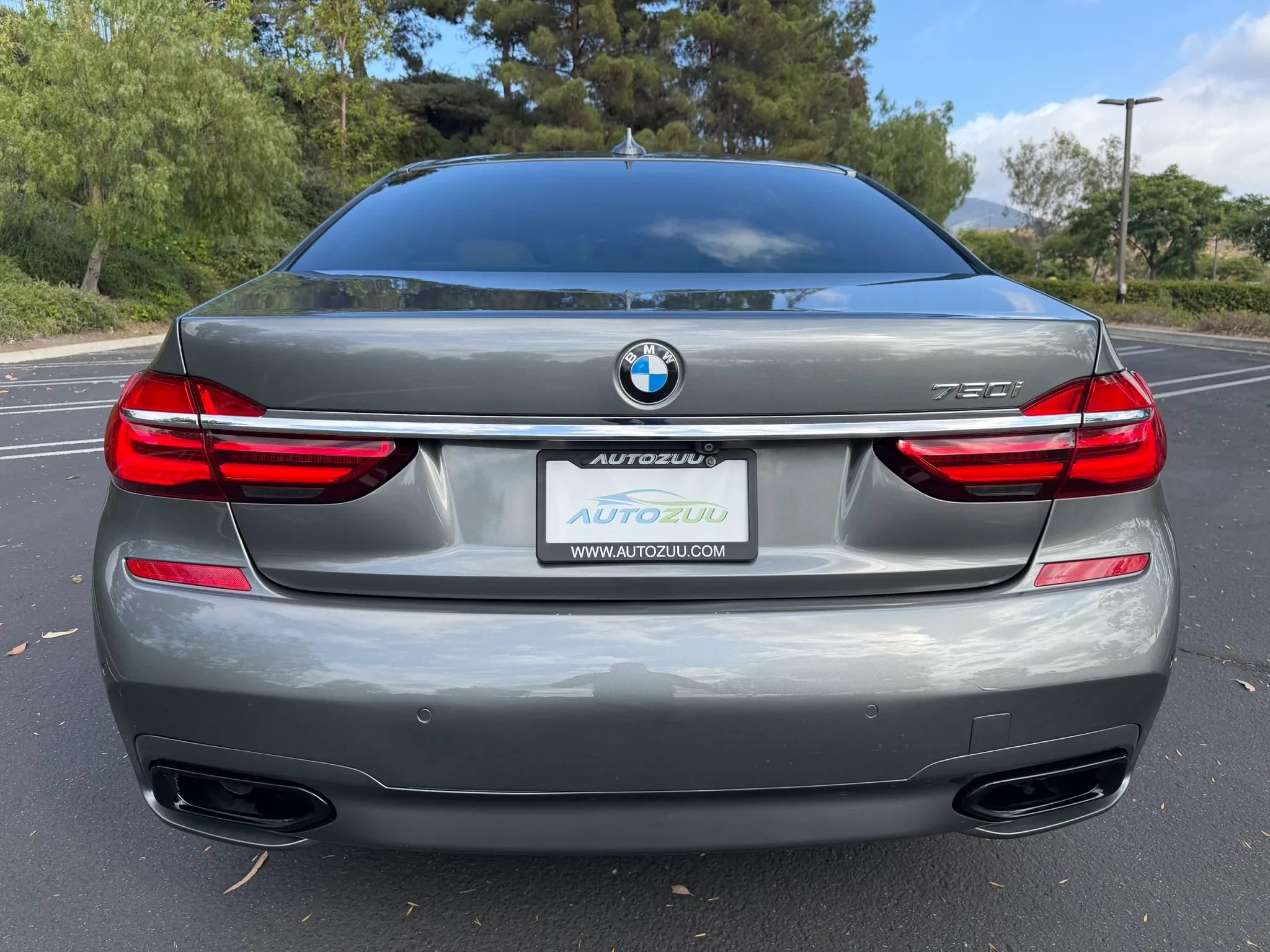 Used 2017 BMW 750i RWD image 4