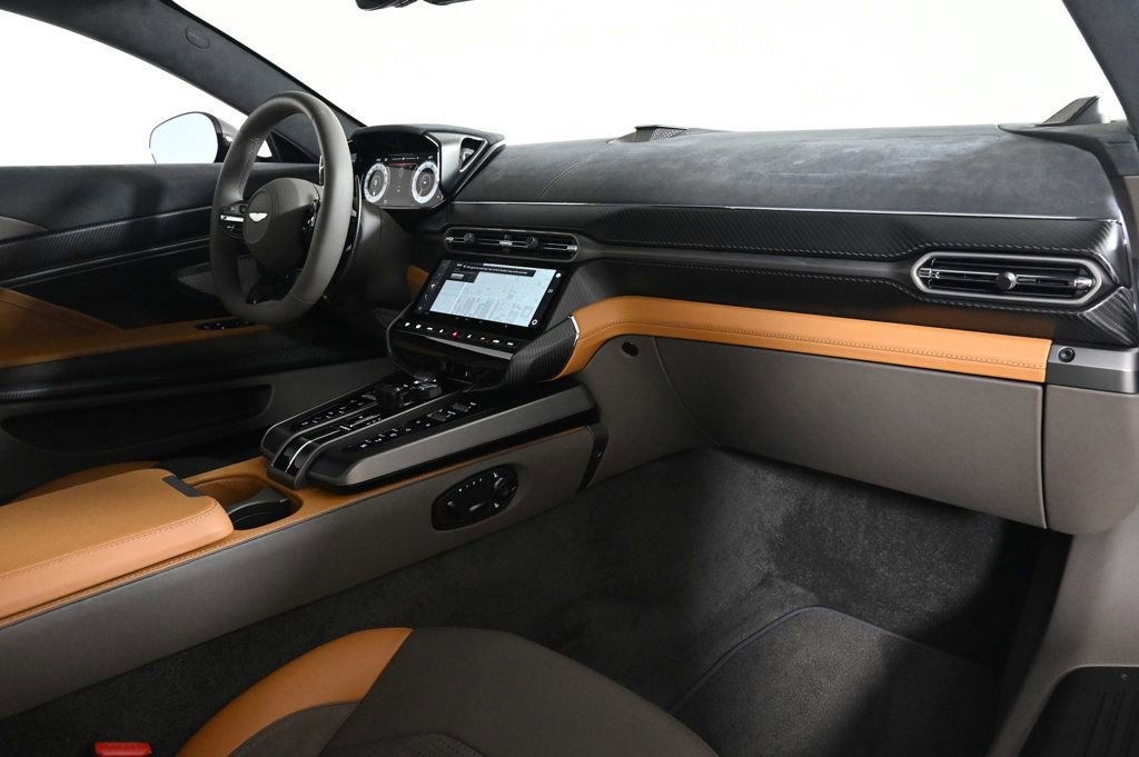 Used 2025 Aston Martin Vanquish image 20