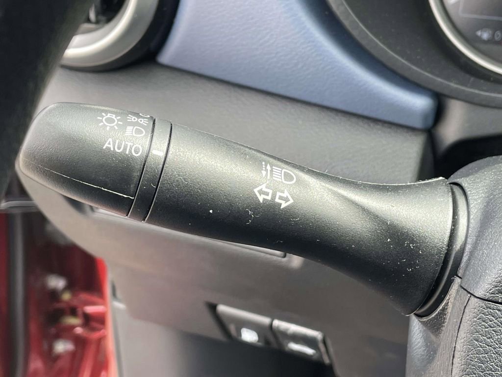 Used 2025 Nissan Versa SV w/ Trunk Package image 20