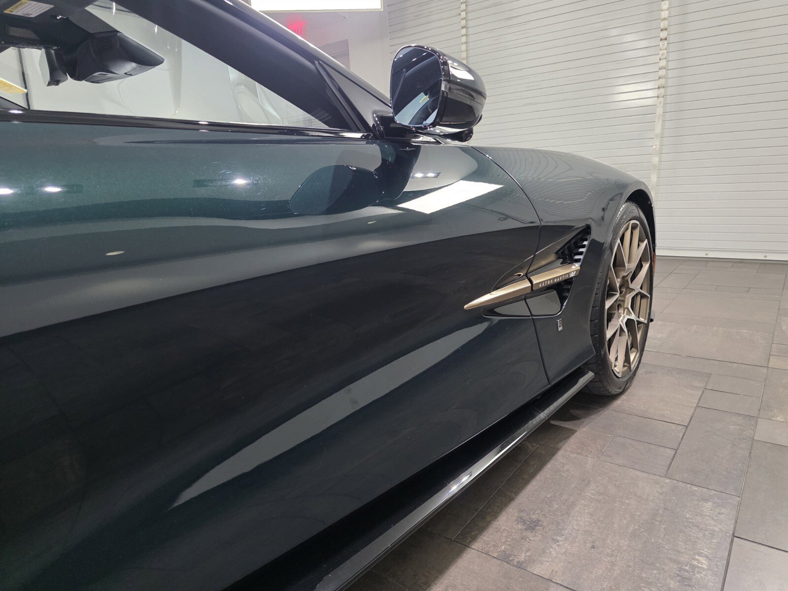 Used 2026 Aston Martin Vanquish Convertible image 9