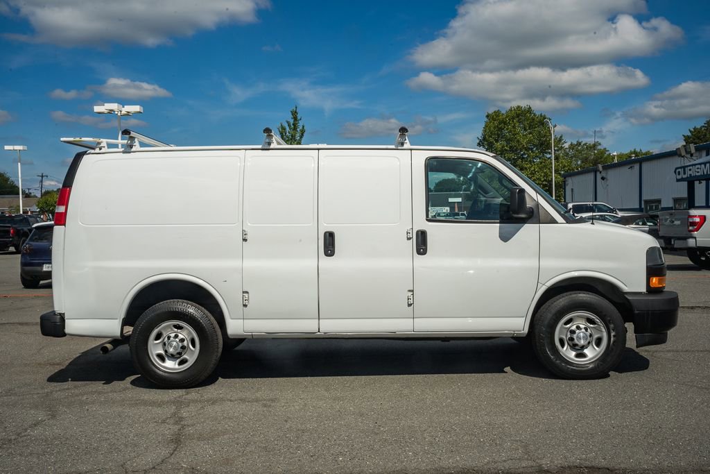 Used 2018 Chevrolet Express 2500 RWD image 3