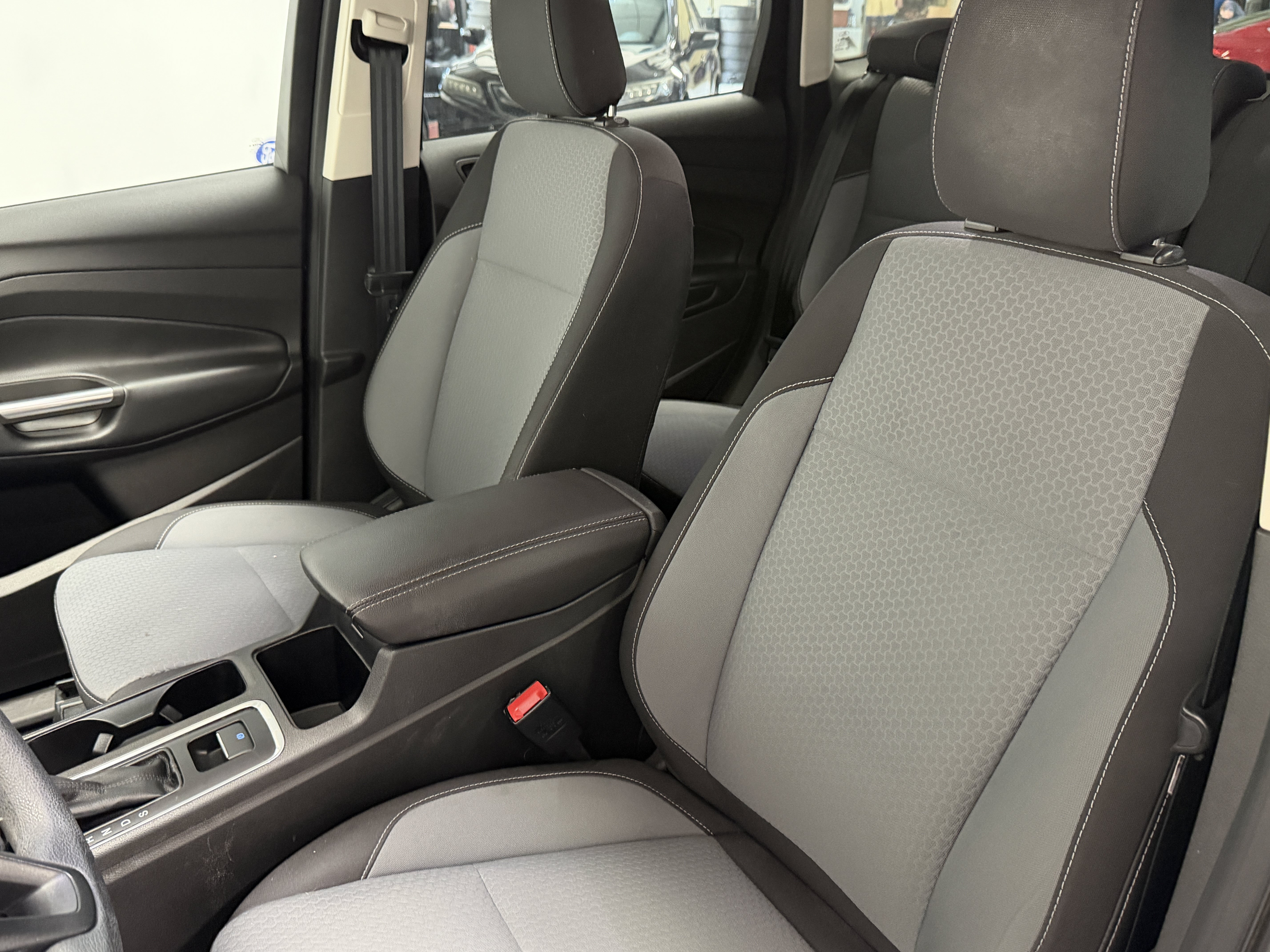 Used 2018 Ford Escape SE w/ SE SYNC Package FWD image 17
