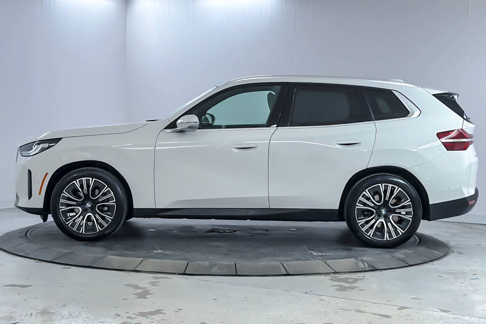 Used 2025 BMW X3 xDrive30i w/ Convenience Package image 5