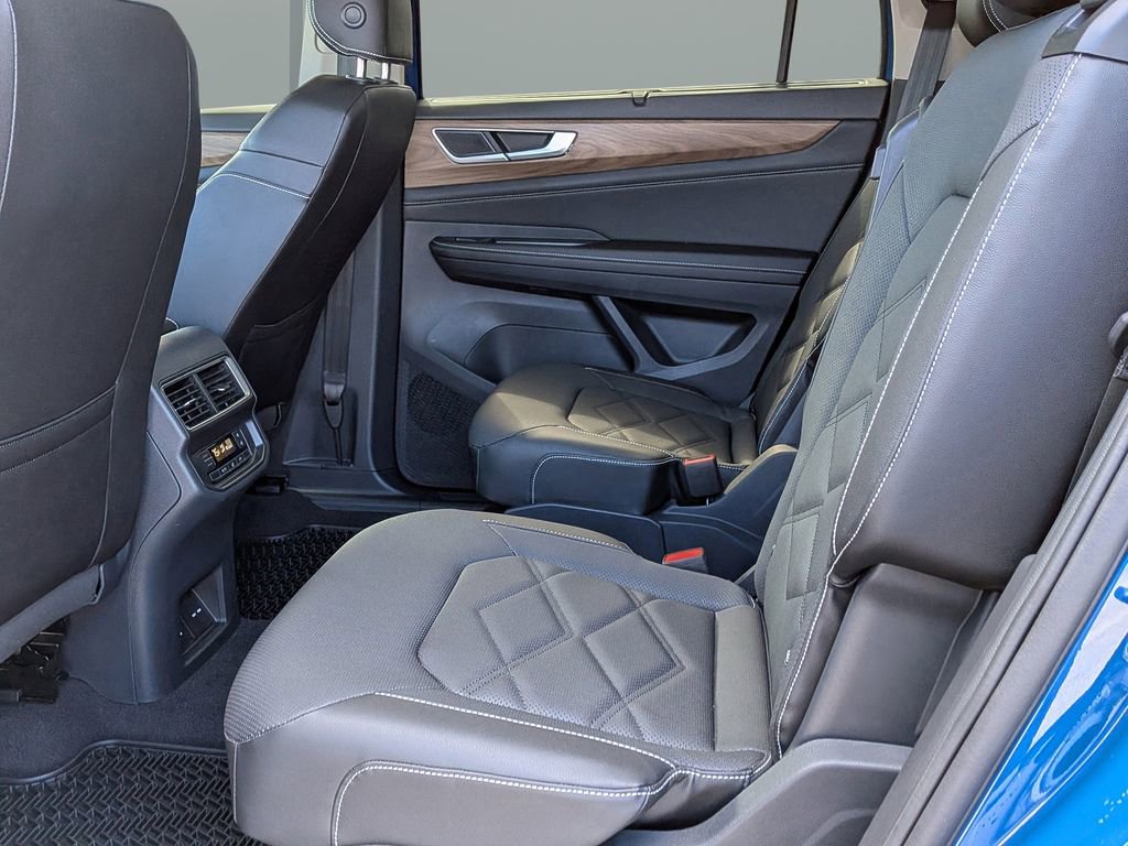Used 2025 Volkswagen Atlas SE image 14