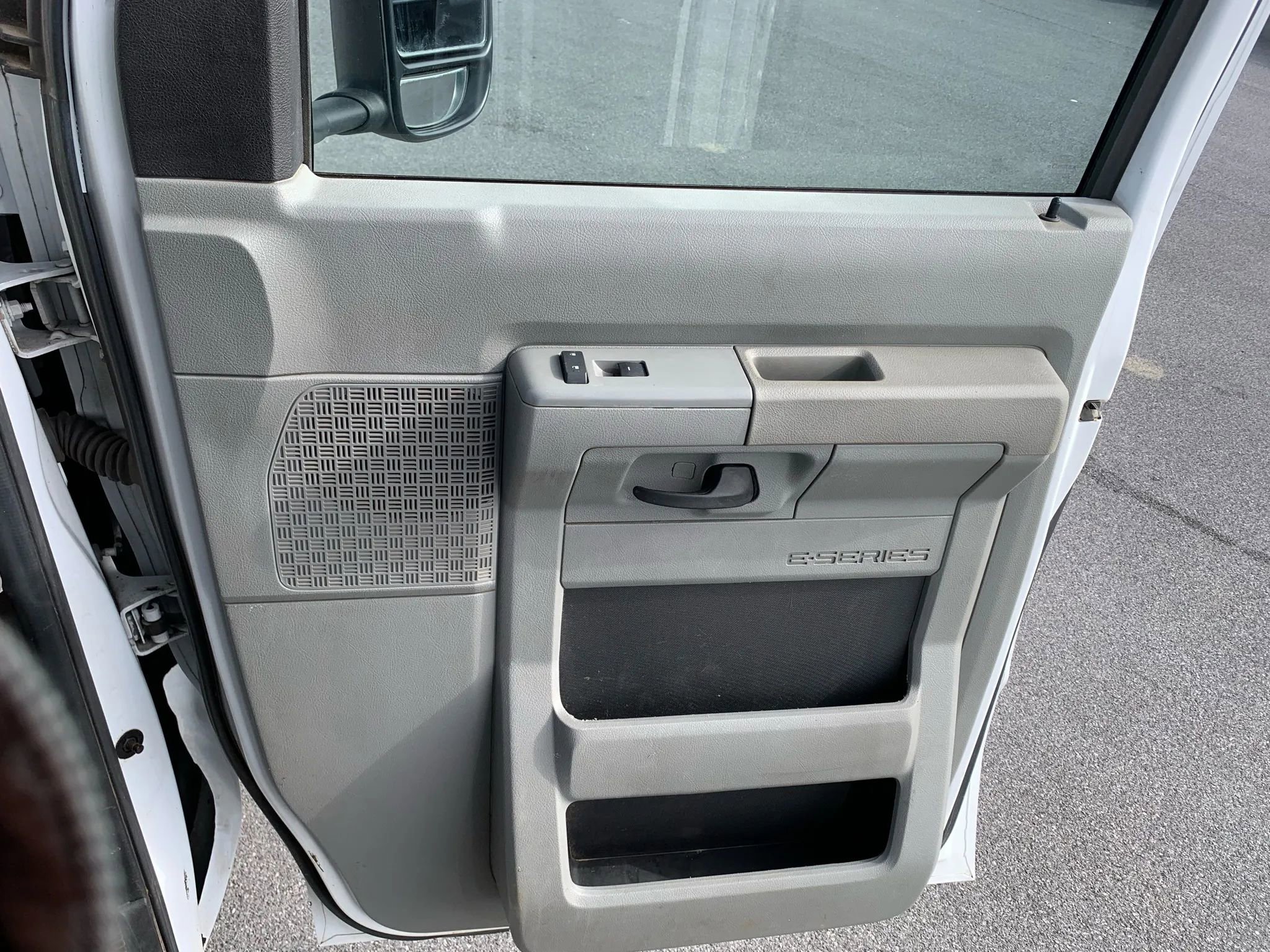 Used 2019 Ford E-450 and Econoline 450 Super Duty w/ Power Windows & Locks Group image 21