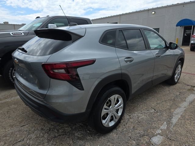 Used 2024 Chevrolet Trax LS w/ Driver Confidence Package FWD image 5