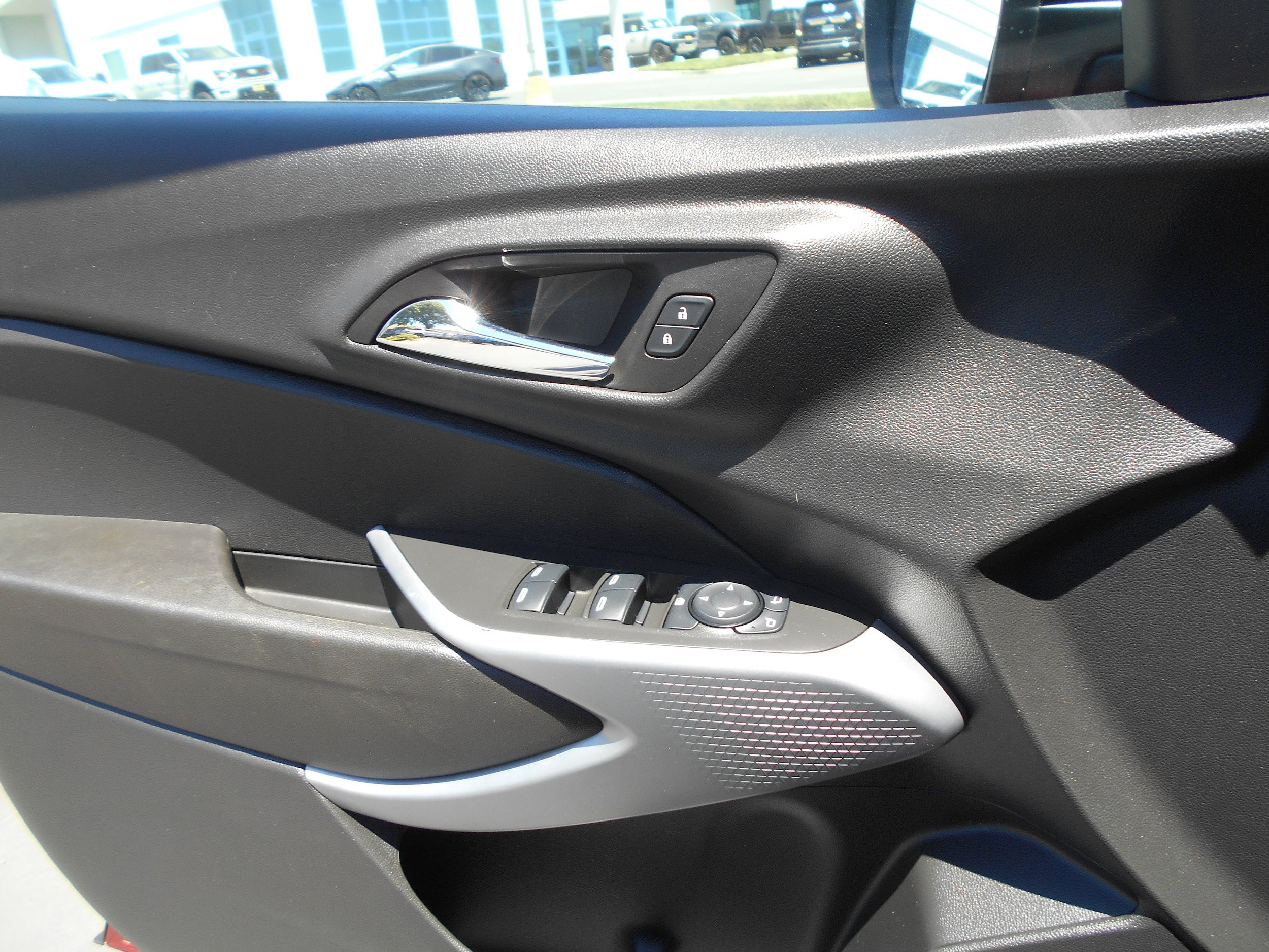 Used 2025 Chevrolet Trax RS w/ Driver Confidence Package FWD image 16