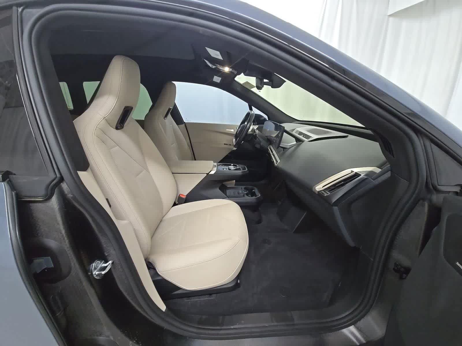 Used 2024 BMW iX xDrive50 w/ Premium Package AWD/4WD image 11