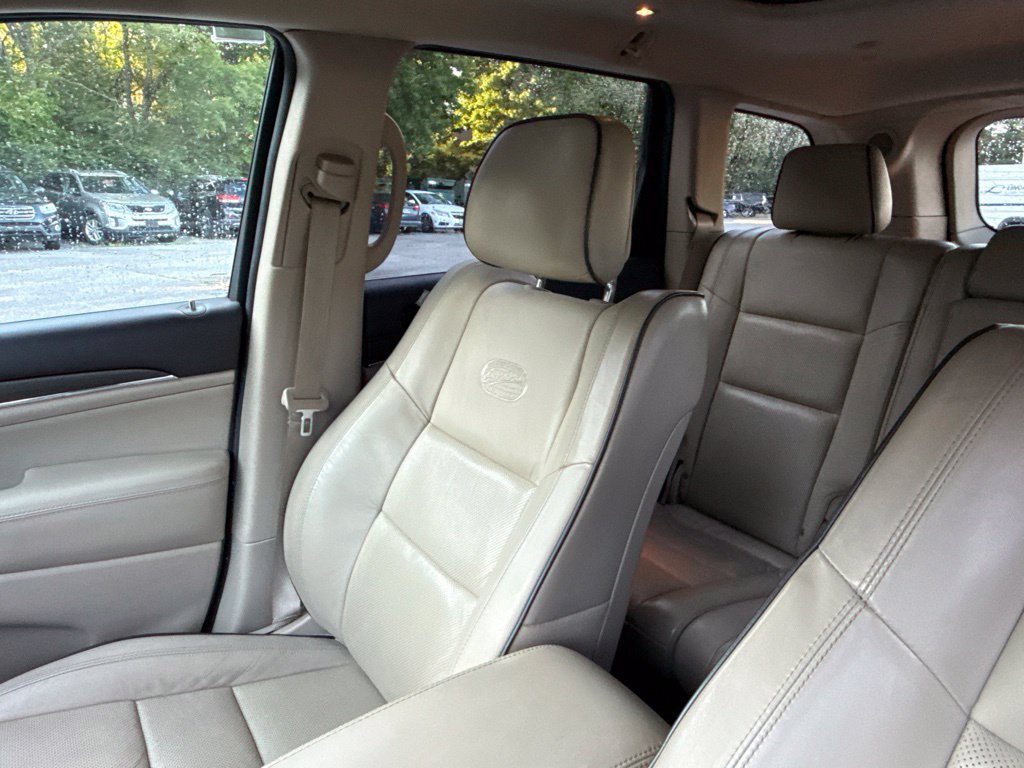 Used 2019 Jeep Grand Cherokee Overland AWD/4WD image 19