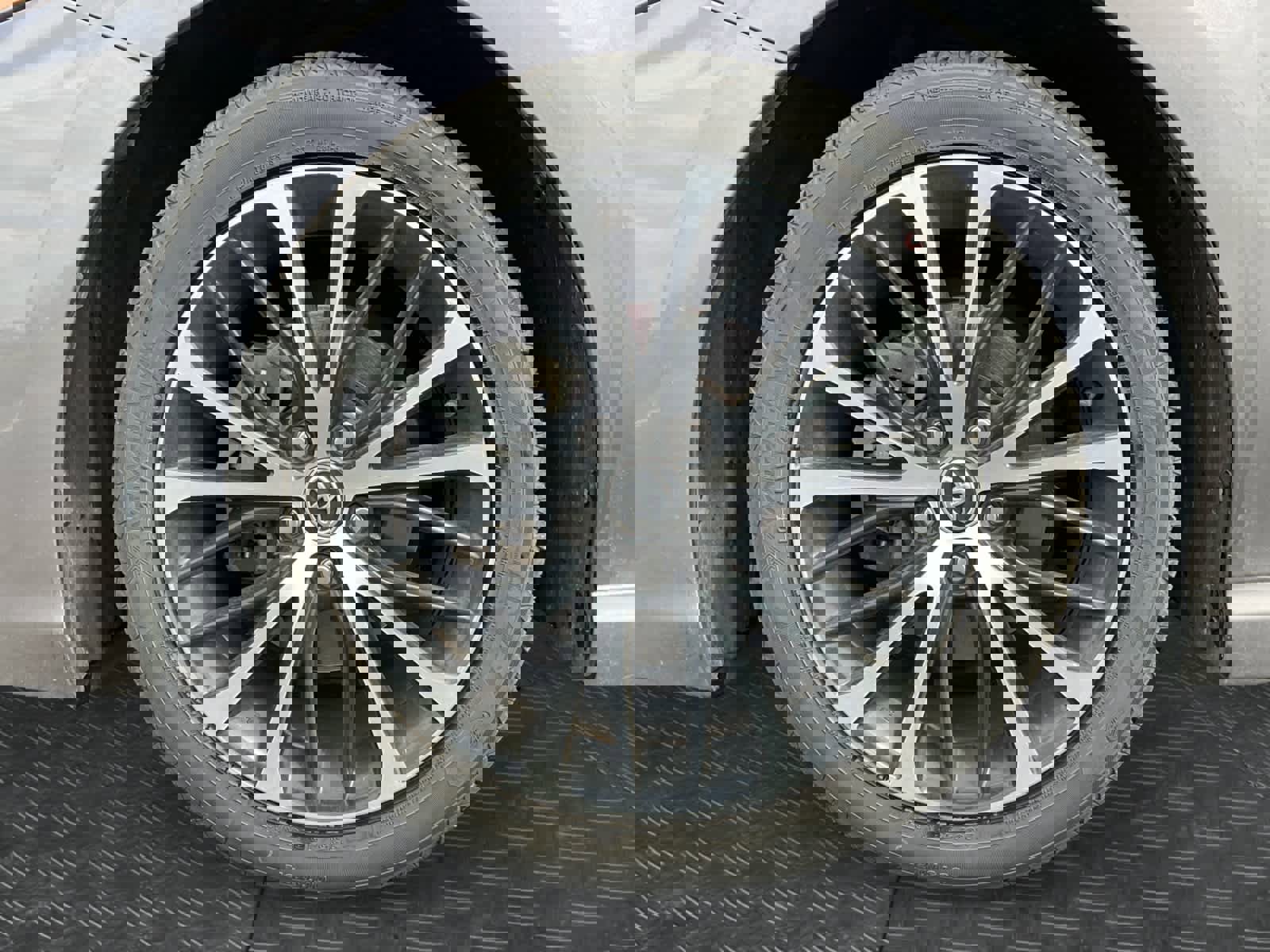 Used 2020 Toyota Camry SE w/ Blackout Package image 12