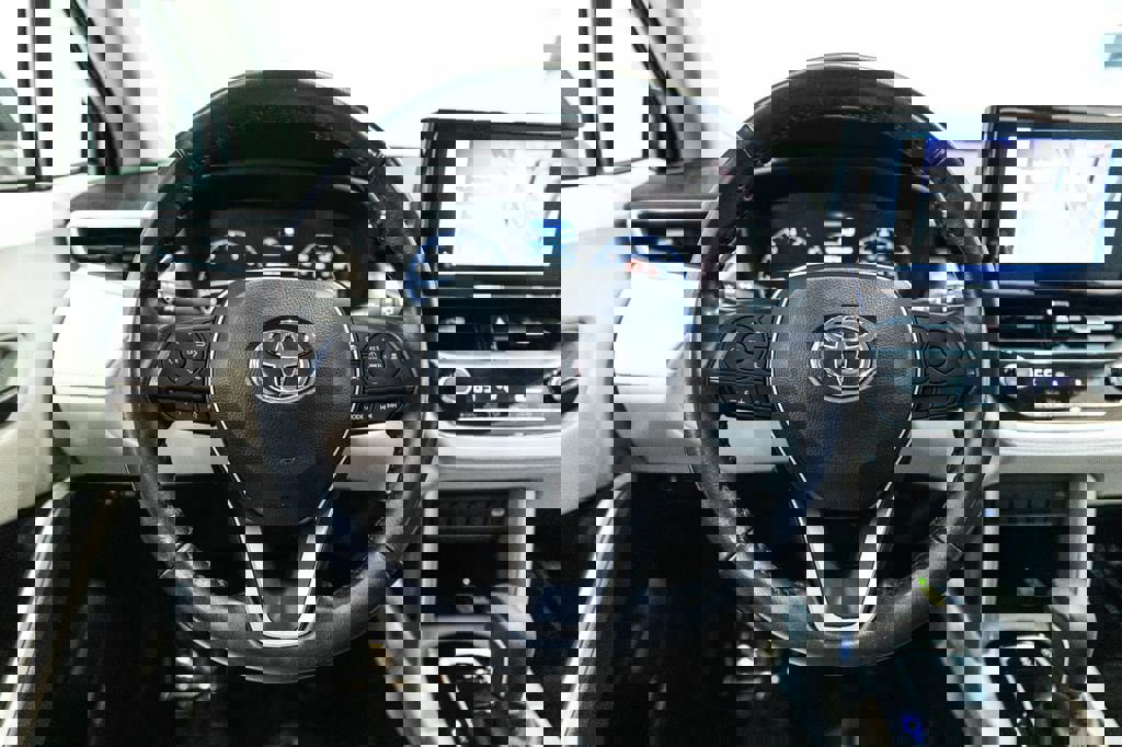 Certified 2023 Toyota Corolla Cross LE image 17