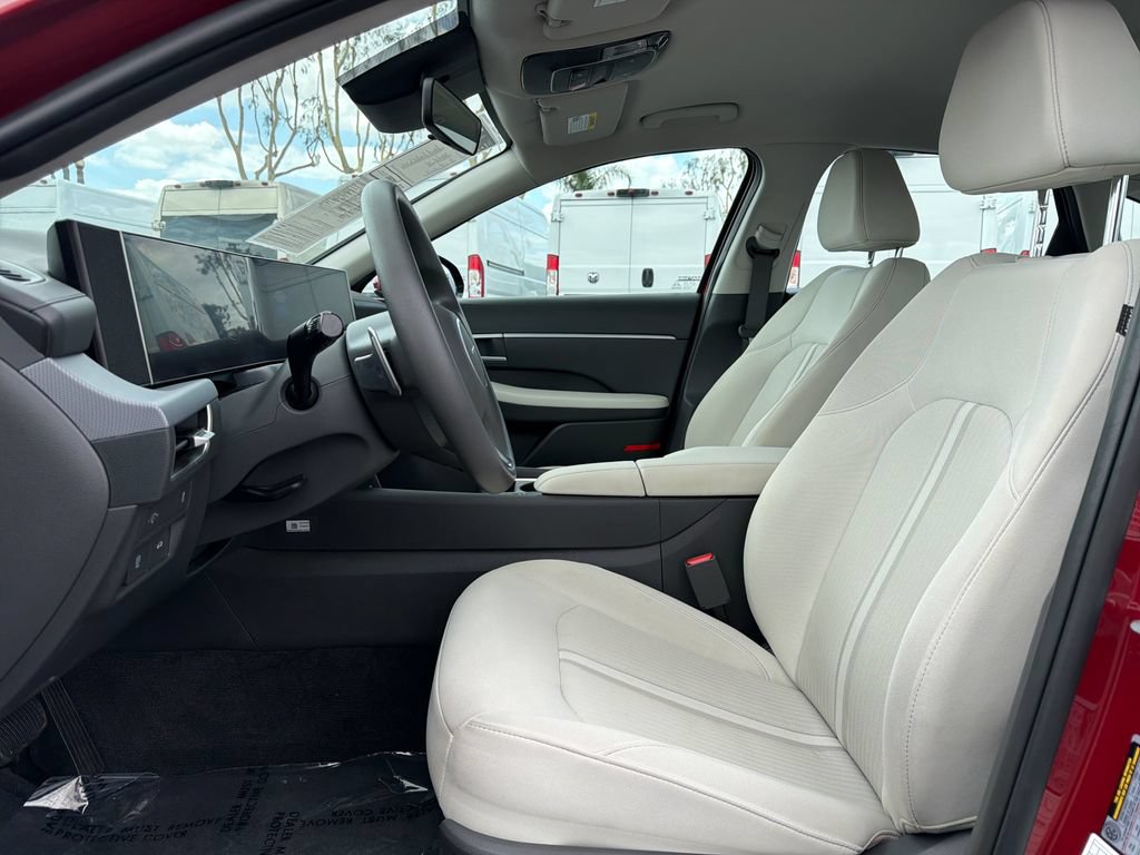 Used 2025 Hyundai Sonata SEL FWD image 9