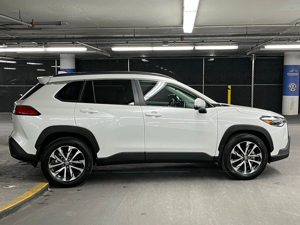 Used 2024 Toyota Corolla Cross XLE w/ Convenience Package image 38